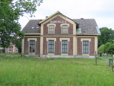 915028 Gezicht op de leegstaande en vervallen boerderij Bureveld 2 (Bunnikseweg 10) te De Bilt.